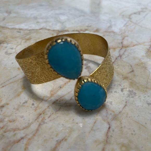 BEAUTIFUL CUFF STYLE BRACELET - Picture 2 of 4